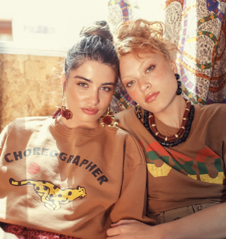 Sweat sisters léopard marron porté