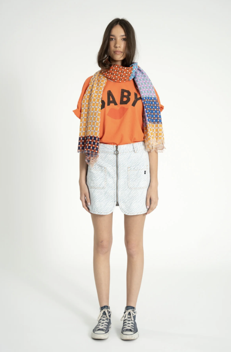 T-shirt orange « Baby » à manches courtes – Sisters Department Mannequin