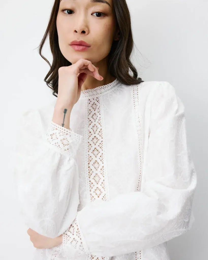 Blouse Abigail ivoire en broderie anglaise – Grace & Mila