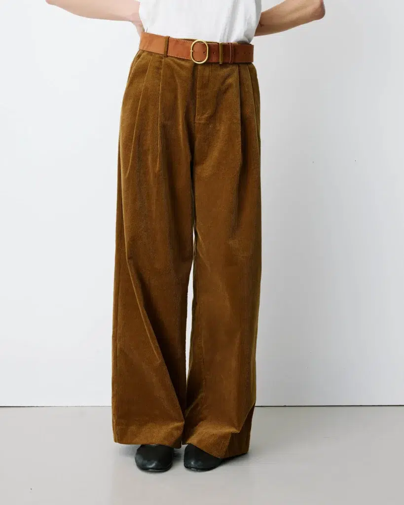 Pantalon Abriel coffee oversize en velours côtelé – Grace & Mila